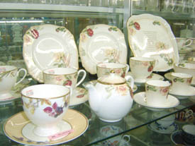 �i���~�{�[���`���C�i�@�t�����[�t�F�A���[